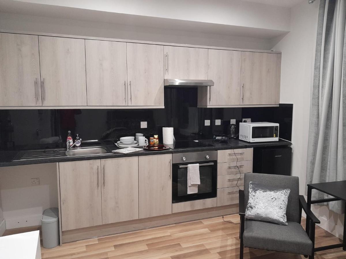 Mia Residence - Entire Studio Apartment - City View - London - Next To Ealing Broadway Station Extérieur photo