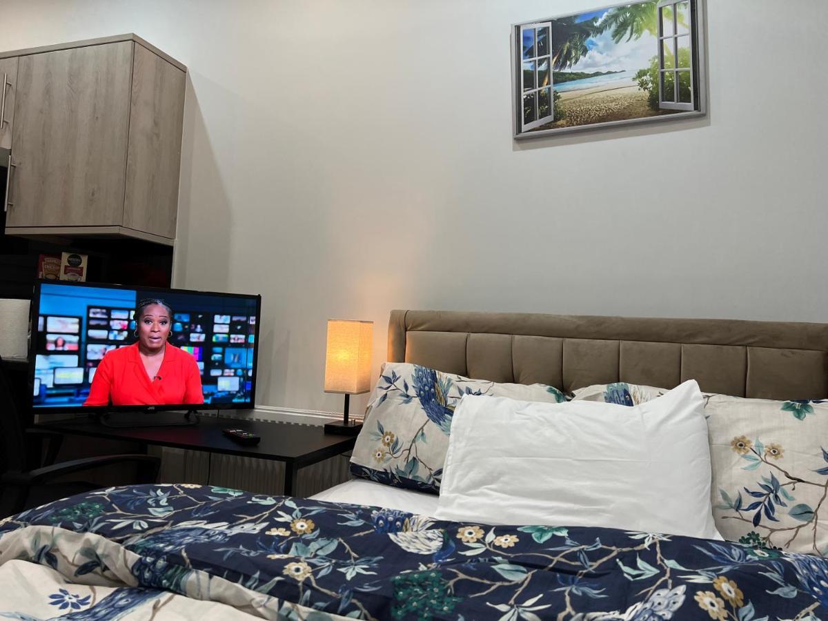 Mia Residence - Entire Studio Apartment - City View - London - Next To Ealing Broadway Station Extérieur photo