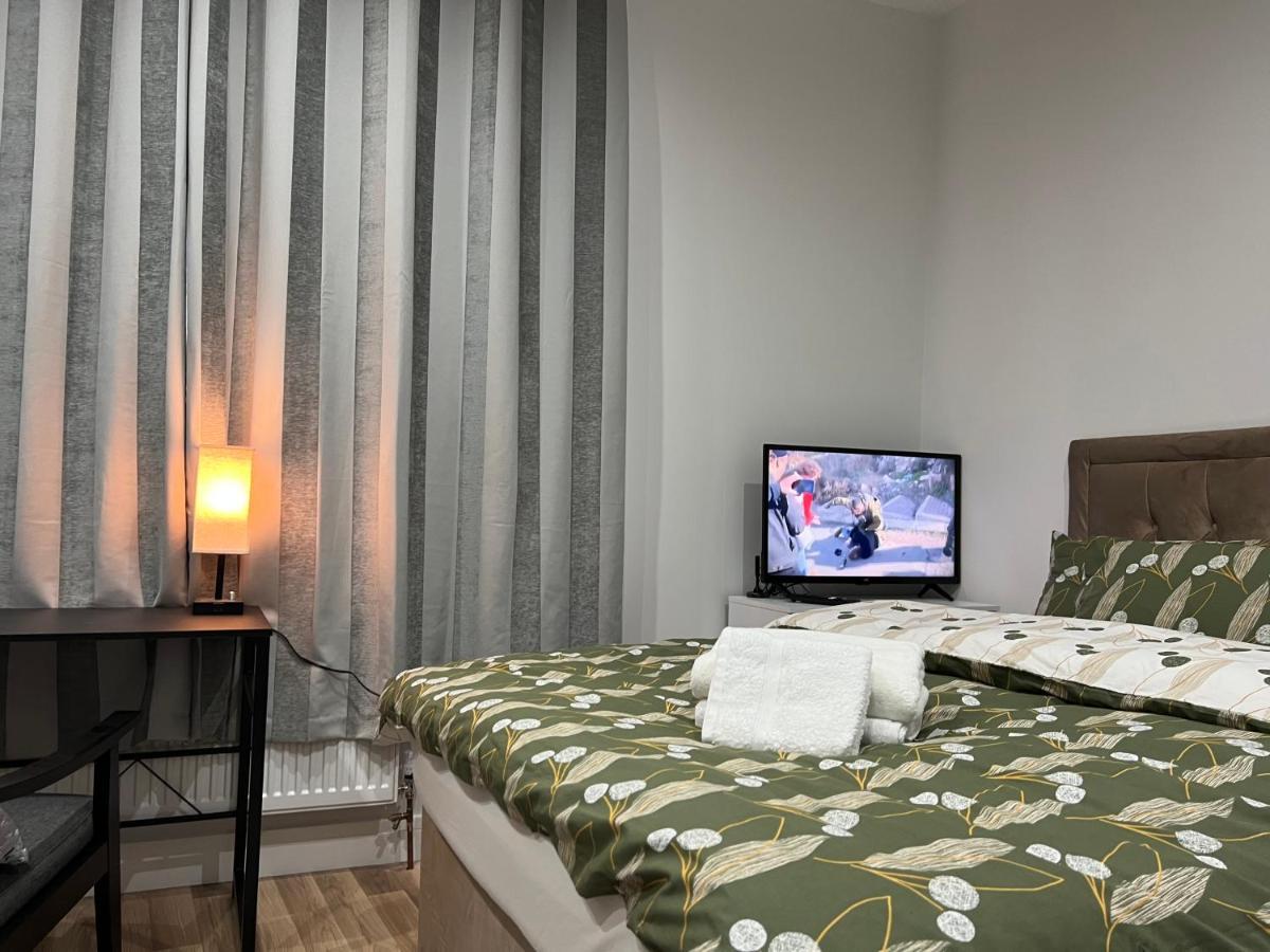 Mia Residence - Entire Studio Apartment - City View - London - Next To Ealing Broadway Station Extérieur photo