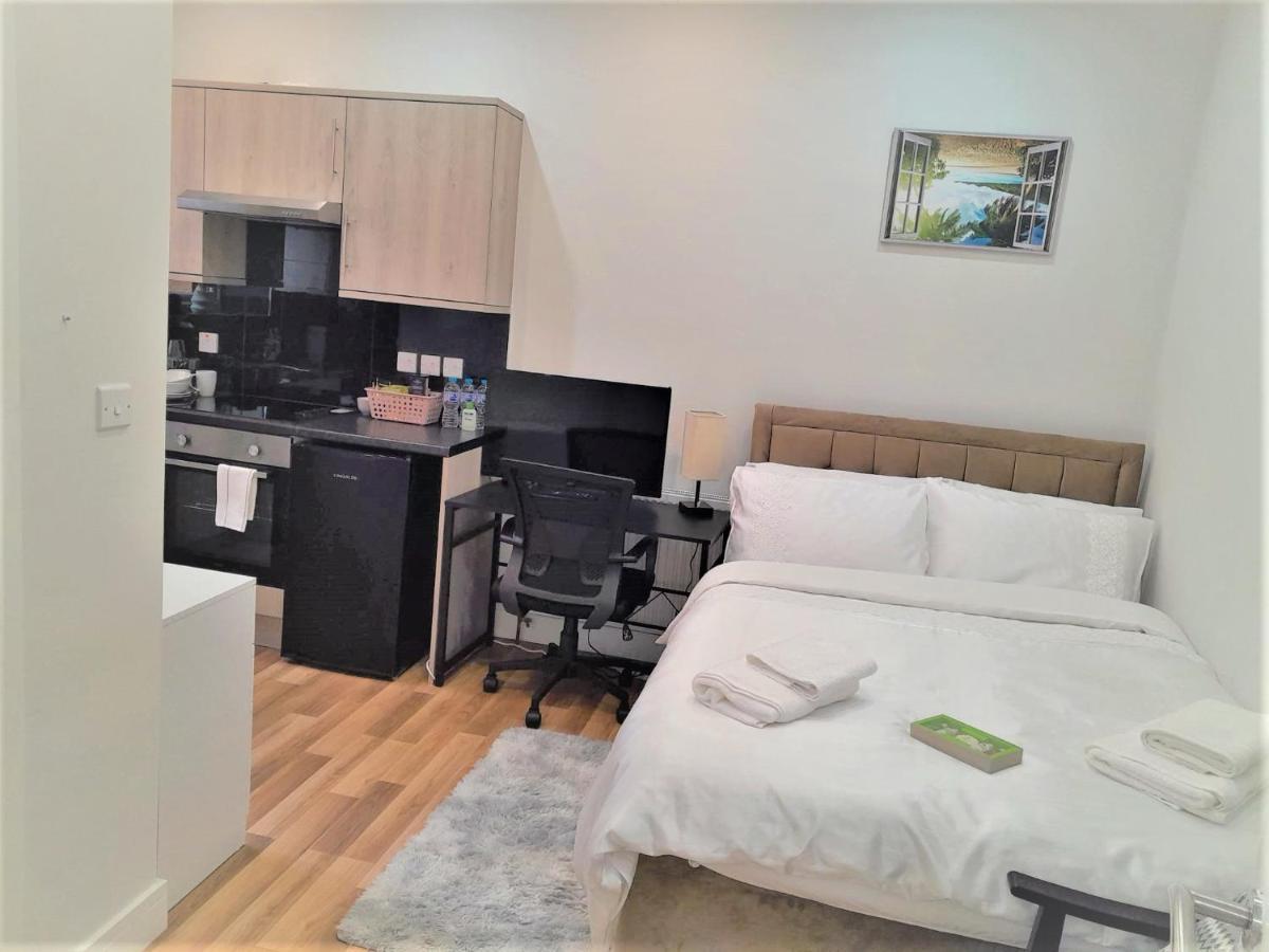 Mia Residence - Entire Studio Apartment - City View - London - Next To Ealing Broadway Station Extérieur photo