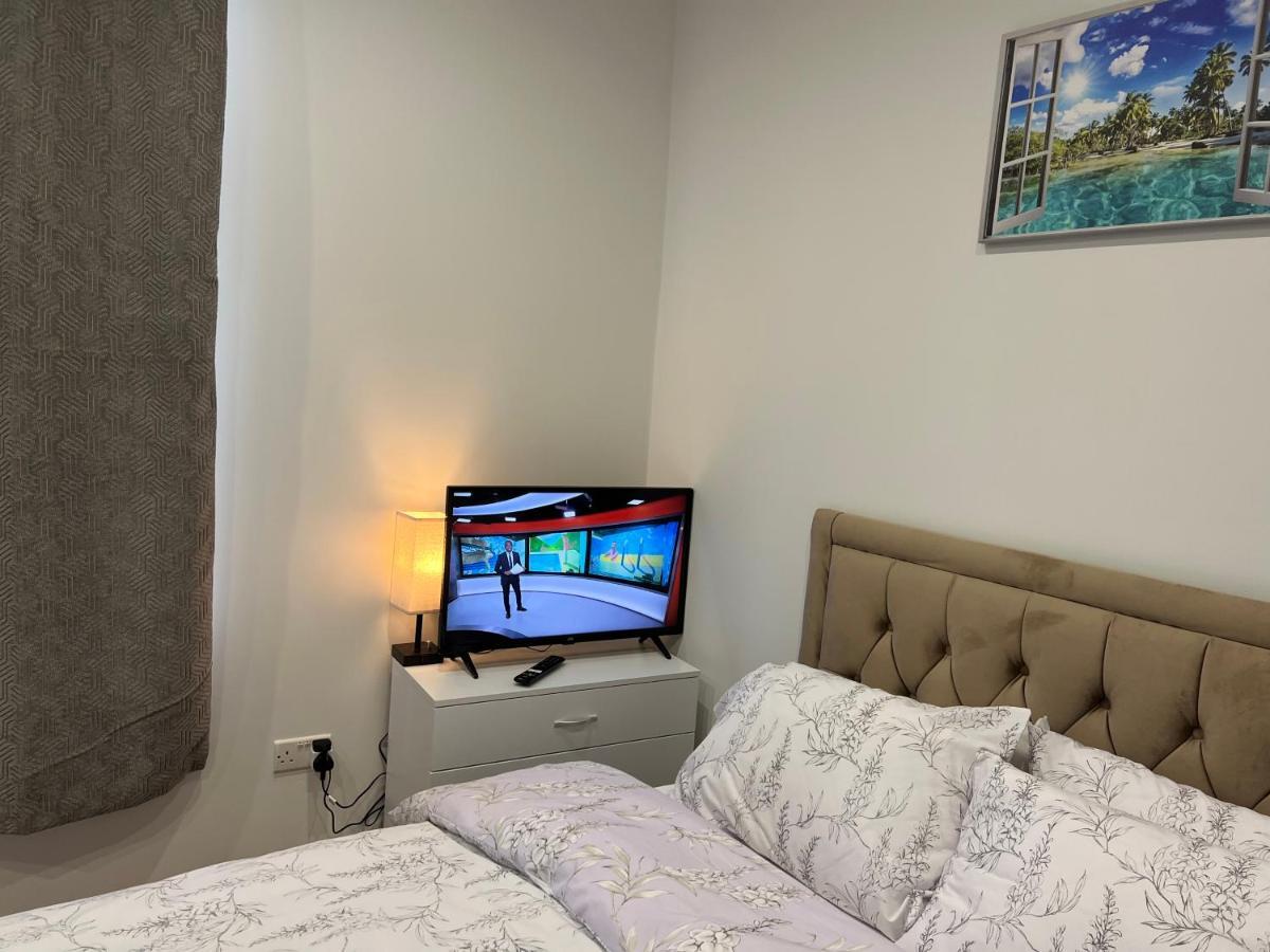 Mia Residence - Entire Studio Apartment - City View - London - Next To Ealing Broadway Station Extérieur photo