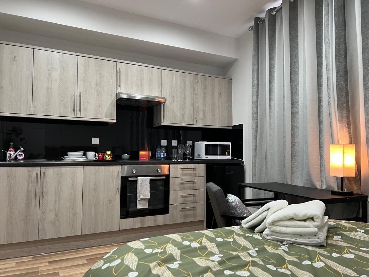 Mia Residence - Entire Studio Apartment - City View - London - Next To Ealing Broadway Station Extérieur photo