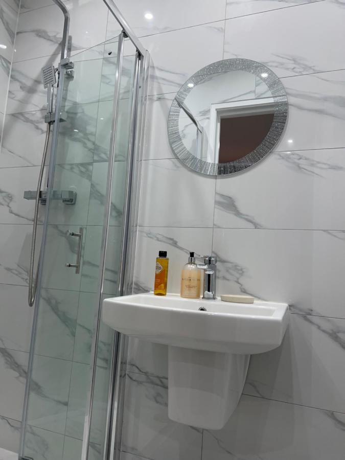 Mia Residence - Entire Studio Apartment - City View - London - Next To Ealing Broadway Station Extérieur photo