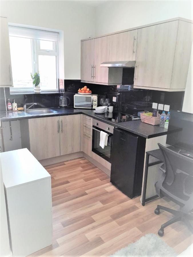 Mia Residence - Entire Studio Apartment - City View - London - Next To Ealing Broadway Station Extérieur photo