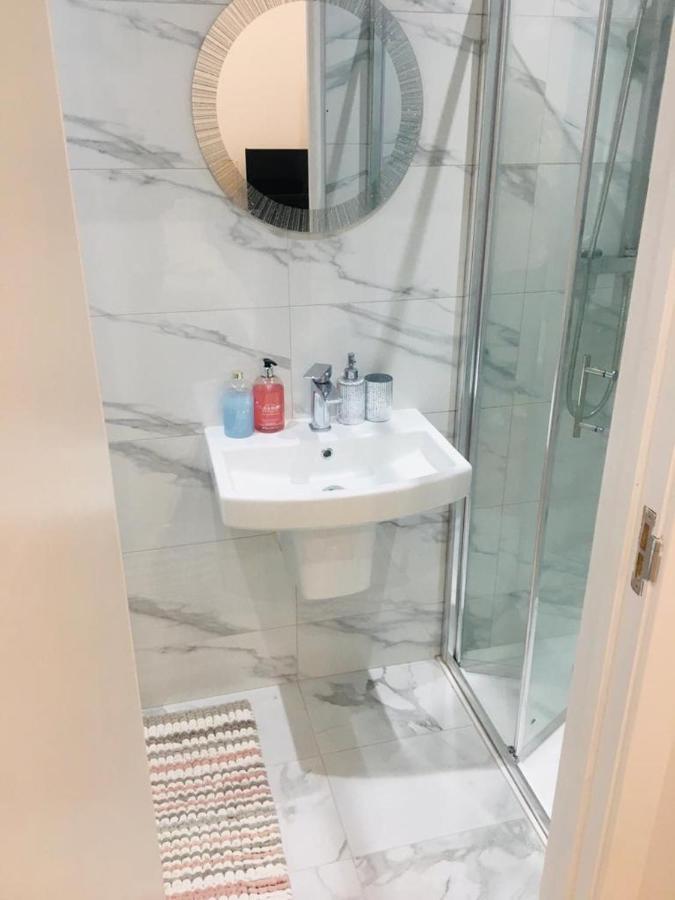 Mia Residence - Entire Studio Apartment - City View - London - Next To Ealing Broadway Station Extérieur photo
