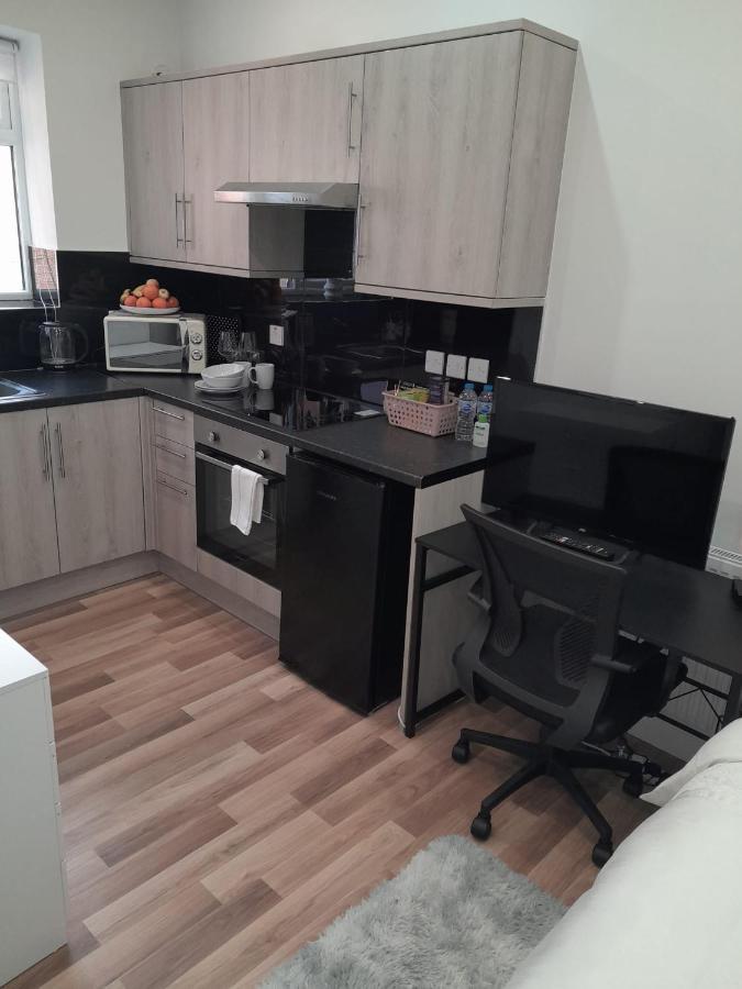 Mia Residence - Entire Studio Apartment - City View - London - Next To Ealing Broadway Station Extérieur photo