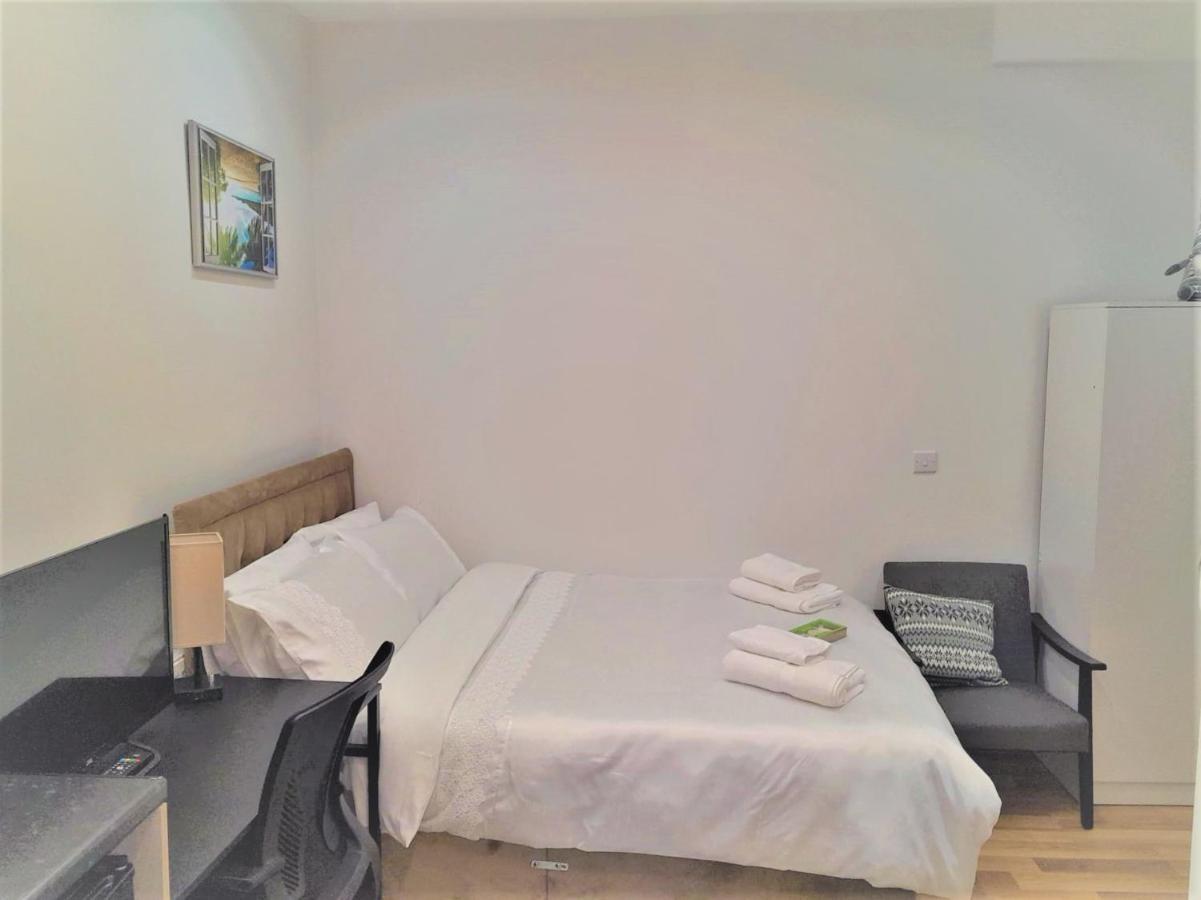 Mia Residence - Entire Studio Apartment - City View - London - Next To Ealing Broadway Station Extérieur photo